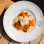 Linguine Puttanesca, kapary, čierne olivy, ančovičky, syr Grana Padano
